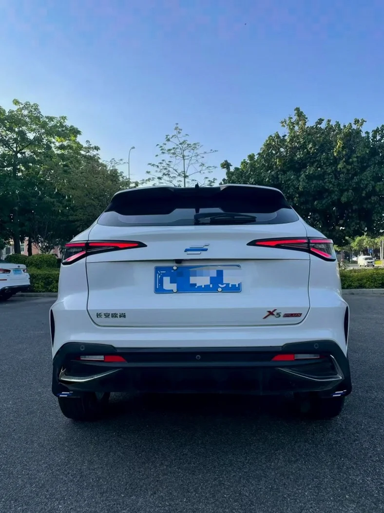 长安汽车欧尚 后面外观三