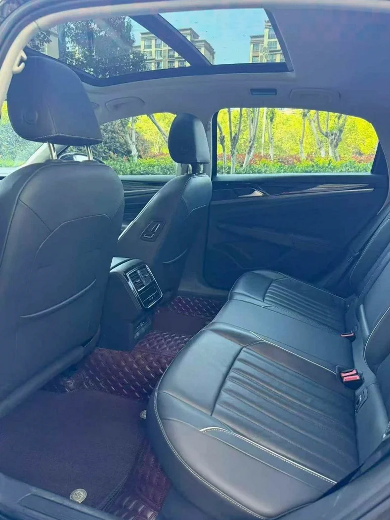 大众帕萨特 后面外观一