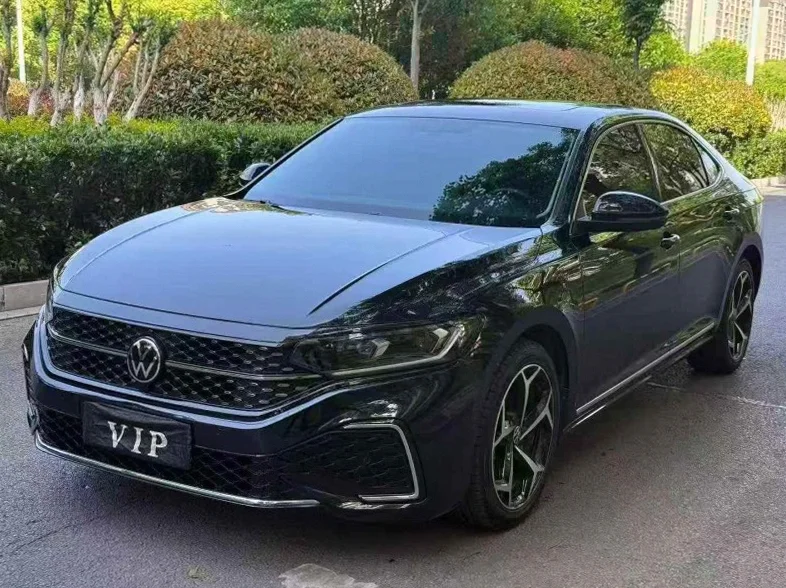 大众帕萨特 正面外观二