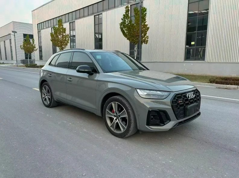 奥迪SQ5 正面外观二