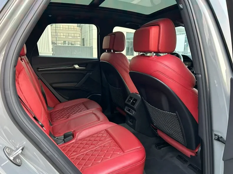 奥迪SQ5 后面外观一