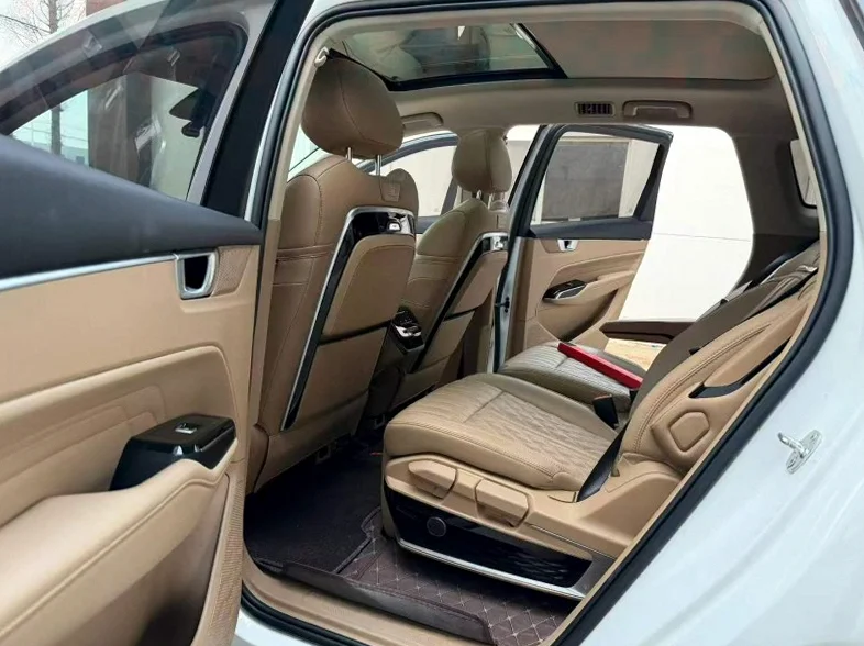 五菱汽车凯捷 内饰后排