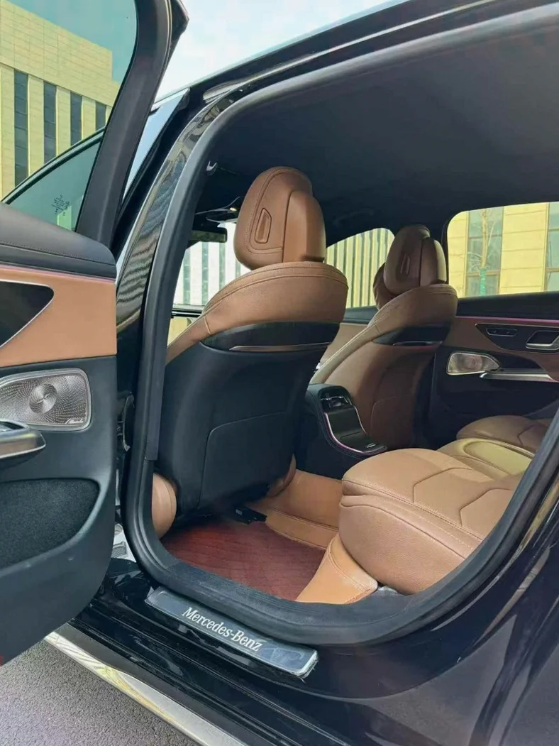 奔驰E 后面外观二