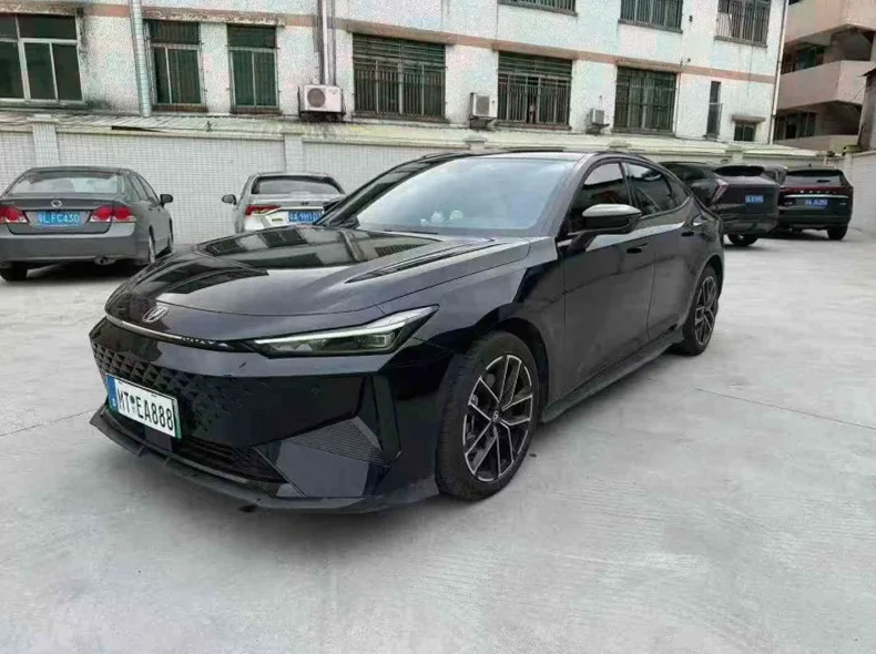 长安汽车UNI 正面外观二