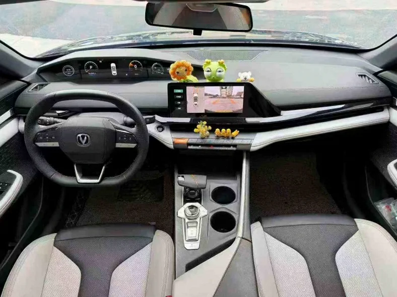 长安汽车UNI 后面外观二