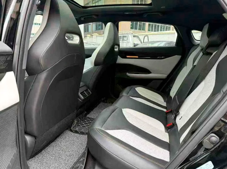 长安汽车UNI 后面外观三