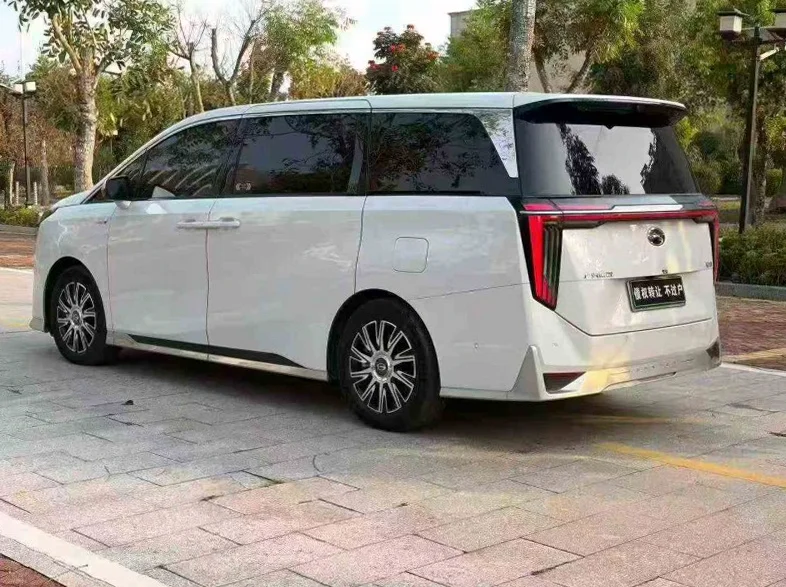 传祺E9 内饰后排