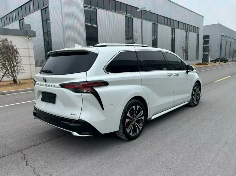 丰田格瑞维亚 内饰后排