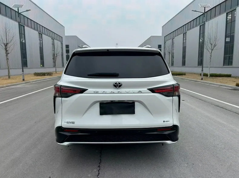 丰田格瑞维亚 驾驶室