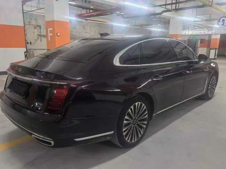 红旗H9 内饰前排