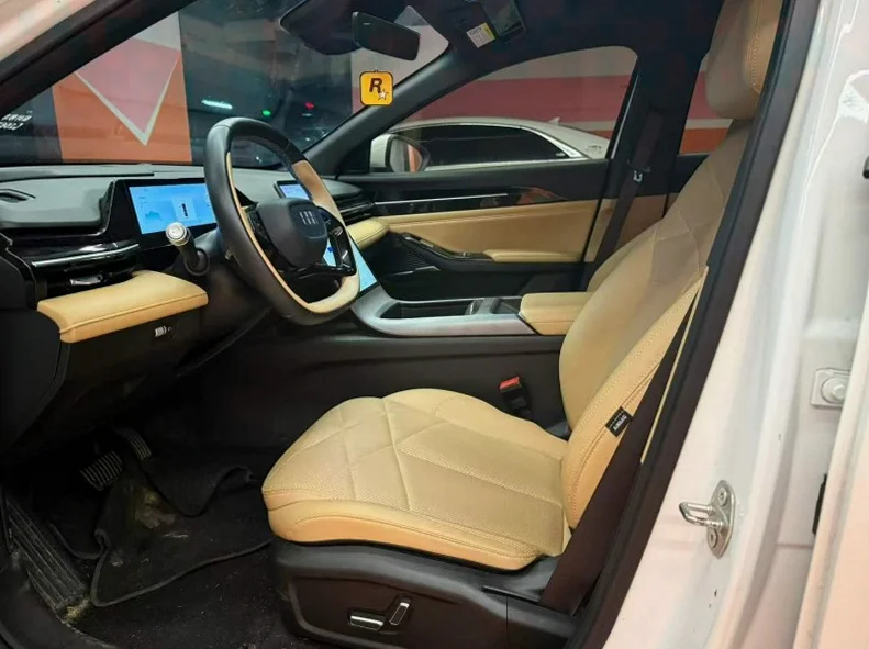 吉利银河 正面外观二