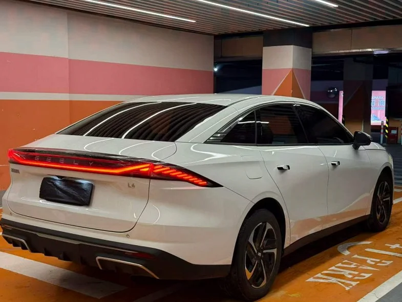 吉利银河 内饰后排