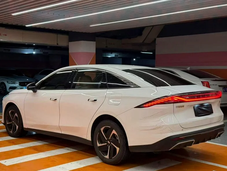 吉利银河 后面外观三