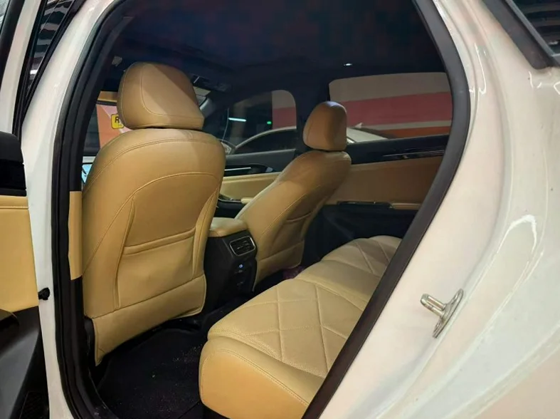 吉利银河 后面外观一