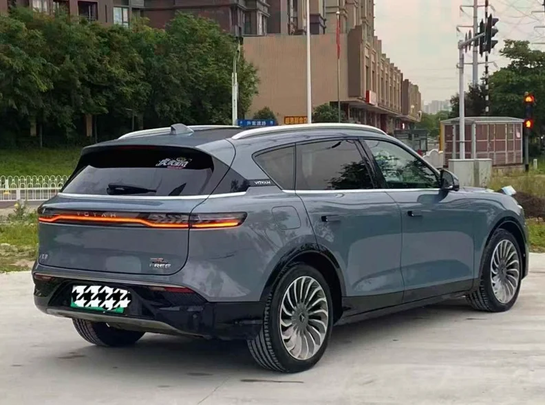 岚图汽车梦想家 内饰前排