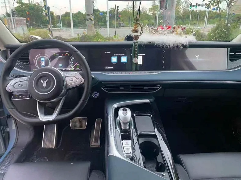 岚图汽车梦想家 后面外观三