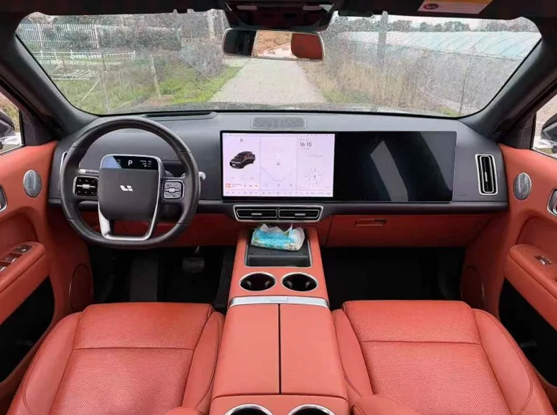 理想L8 后面外观一