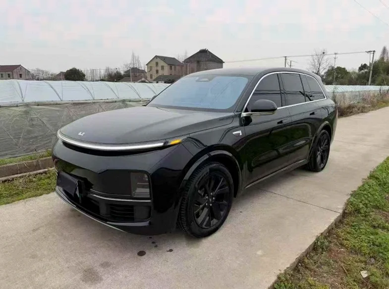 理想L8 正面外观三