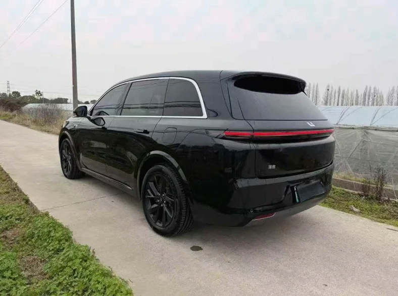 理想L8 内饰前排