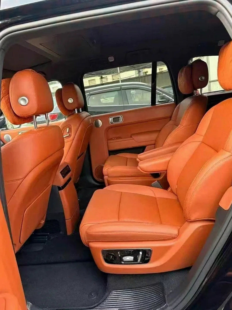 理想L9 后面外观一