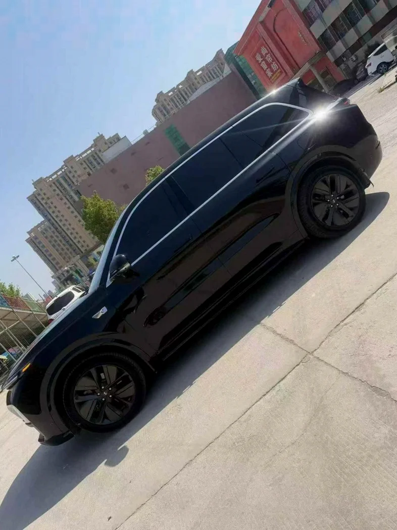 理想L9 正面外观三