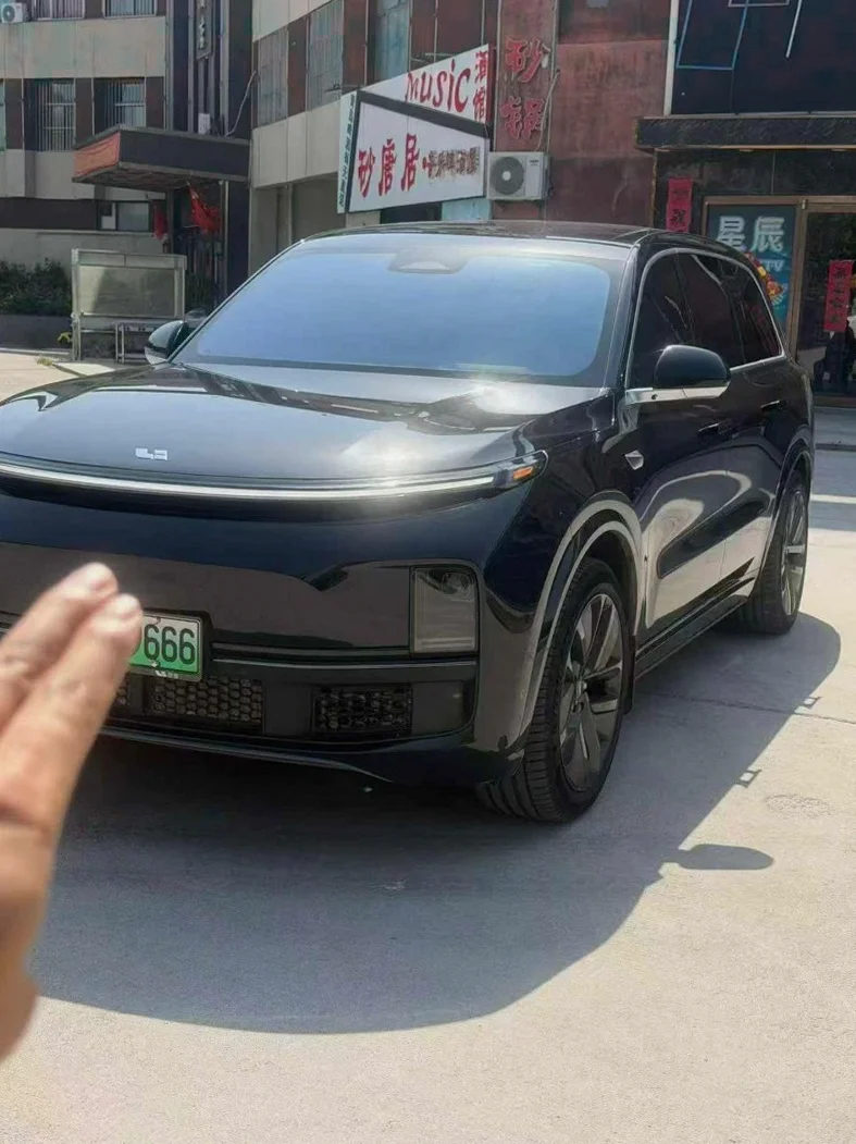 理想L9 正面外观二