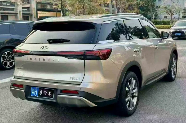 英菲尼迪QX60 后面外观三