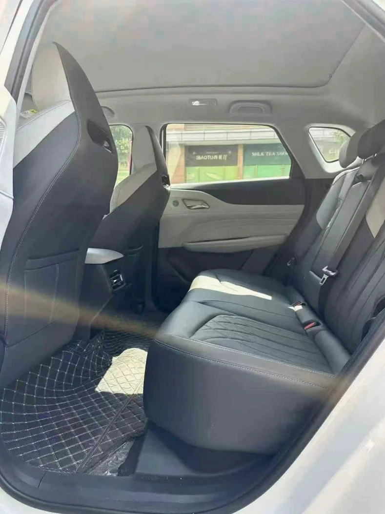 长安汽车UNI 后面外观三