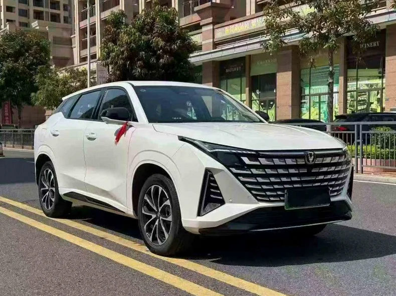 长安汽车UNI 正面外观二