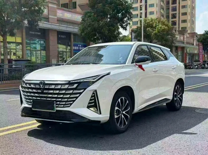 长安汽车UNI 正面外观三