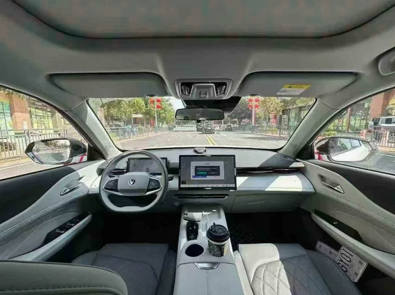 长安汽车UNI 后面外观一