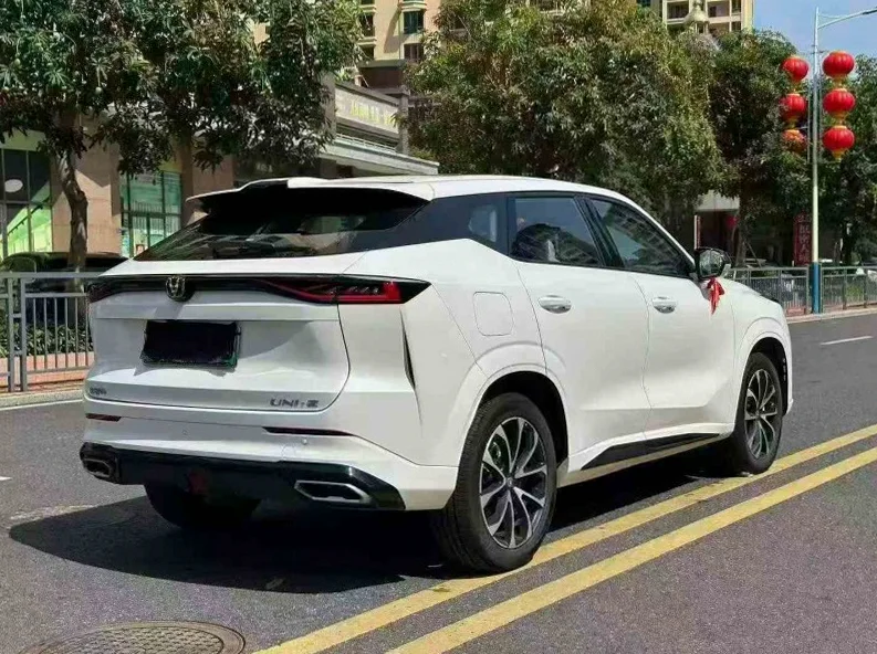 长安汽车UNI 内饰后排