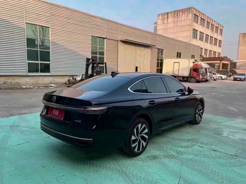 大众帕萨特 内饰后排