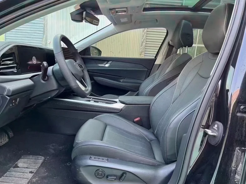 大众帕萨特 内饰前排