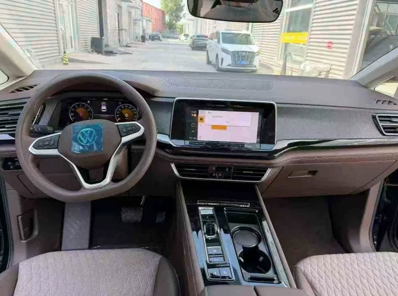 大众威然 后面外观一