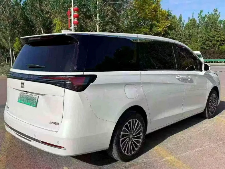 别克GL8 后面外观三