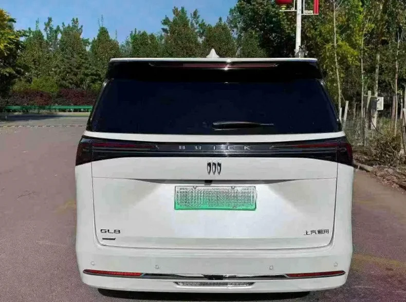 别克GL8 后面外观二