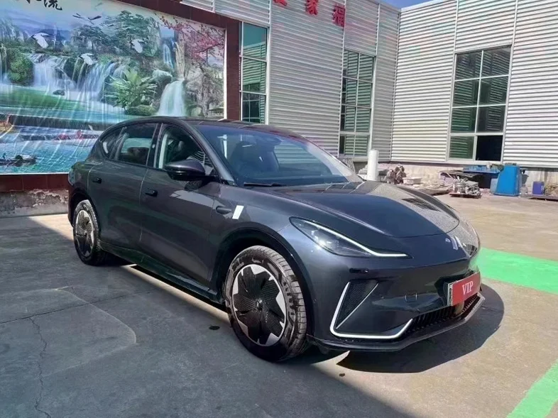 智己LS7 后面外观一