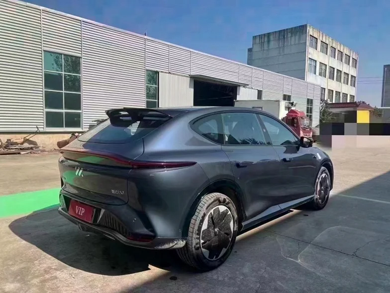 智己LS7 内饰前排