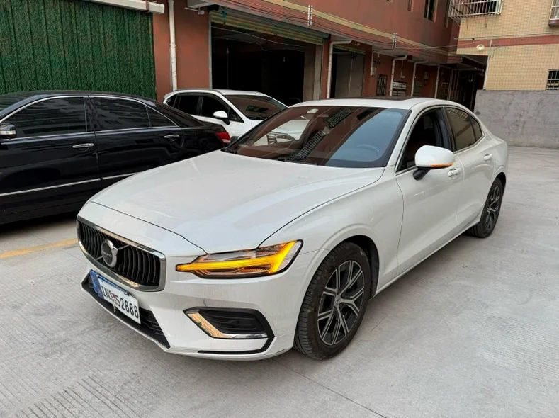 沃尔沃S60L 正面外观三