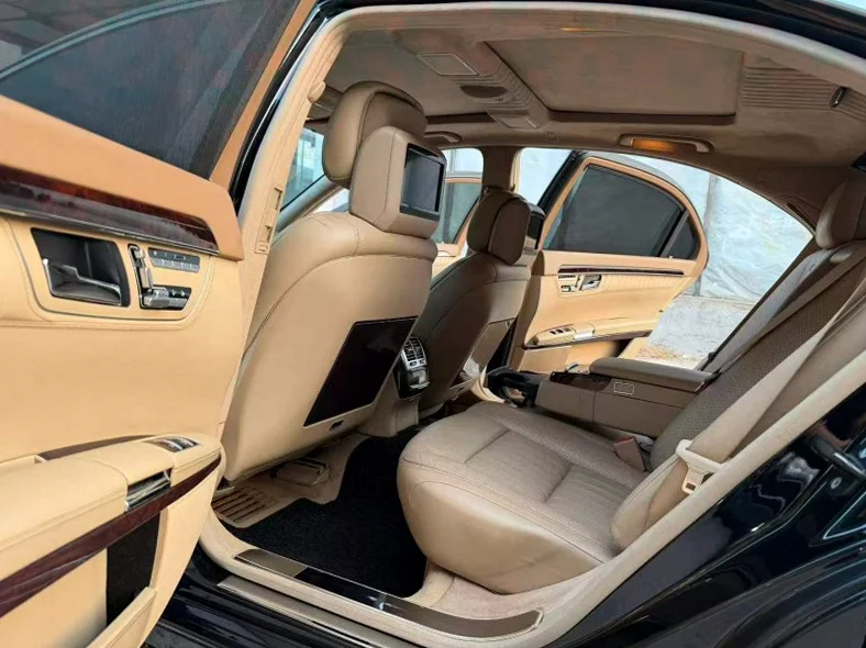 奔驰S 内饰后排