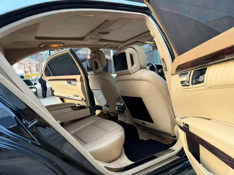 奔驰S 内饰前排