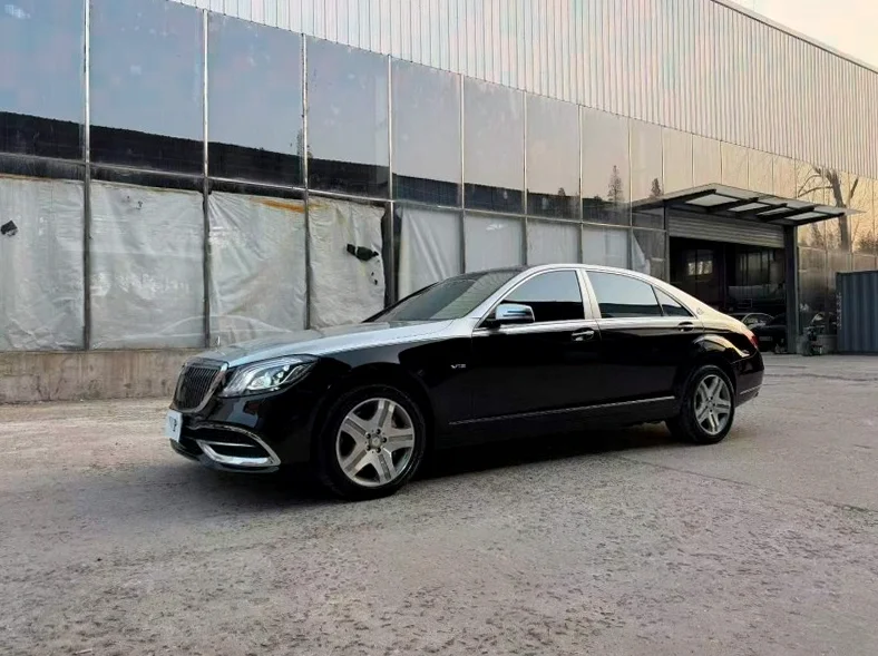 奔驰S 正面外观二