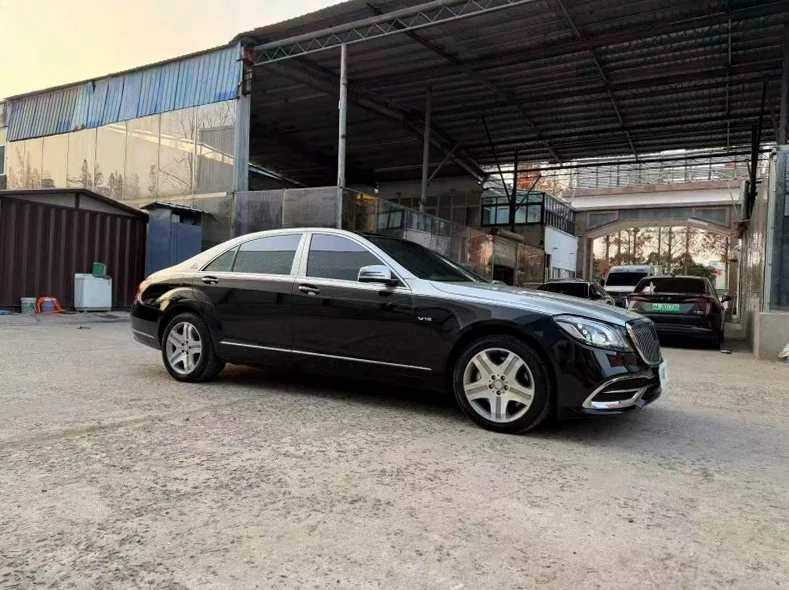 奔驰S 正面外观三