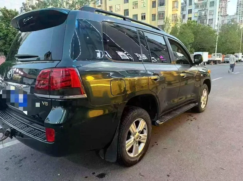 丰田兰德酷路泽 驾驶室