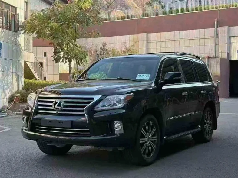 雷克萨斯LX 正面外观三