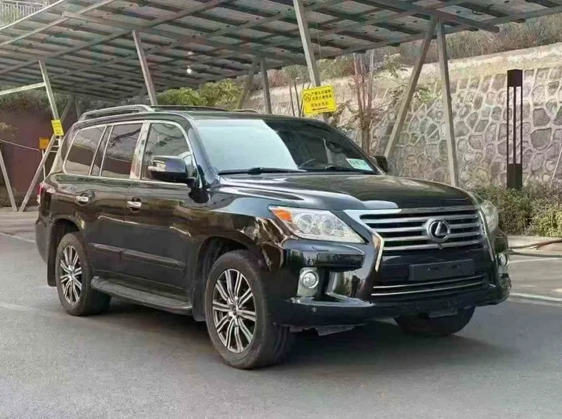 雷克萨斯LX 正面外观二