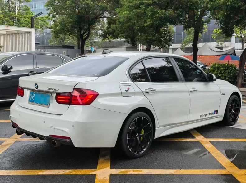 宝马3系 驾驶室