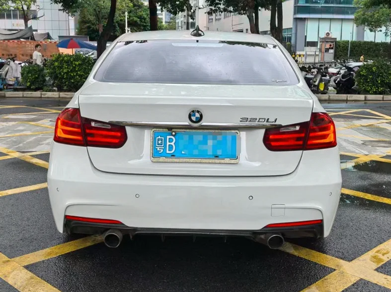 宝马3系 内饰后排