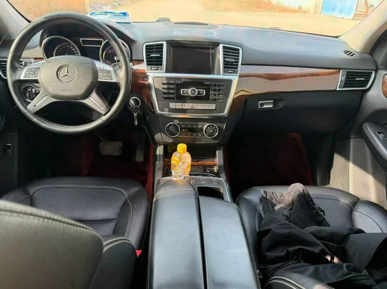 奔驰ML 后面外观三